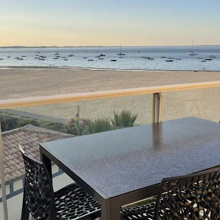 아파트 Premiere Ligne - Vue Exceptionnelle - Acces Direct - Grand Balcon - Parking Privatif Clos - A Pieds 아르카숑